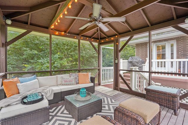 811 Oak Park Boulevard, Cedar Falls, IA 50613