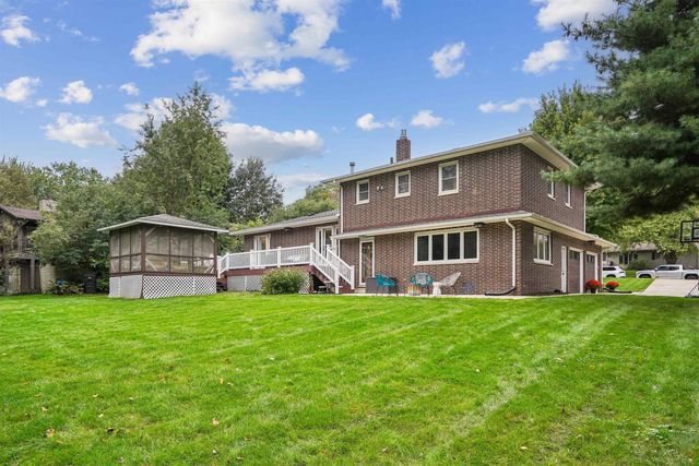 811 Oak Park Boulevard, Cedar Falls, IA 50613
