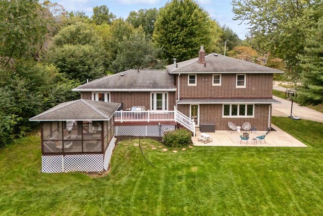 811 Oak Park Boulevard, Cedar Falls, IA 50613