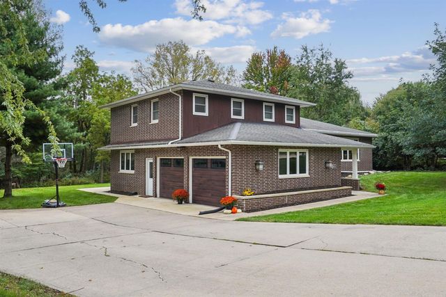 811 Oak Park Boulevard, Cedar Falls, IA 50613