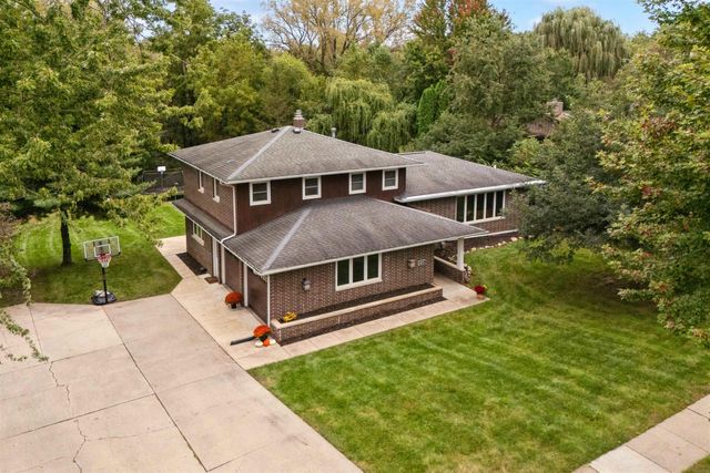 811 Oak Park Boulevard, Cedar Falls, IA 50613