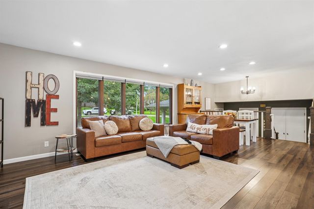 811 Oak Park Boulevard, Cedar Falls, IA 50613