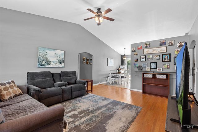 2599 N Old Stone Way, Meridian, ID 83646