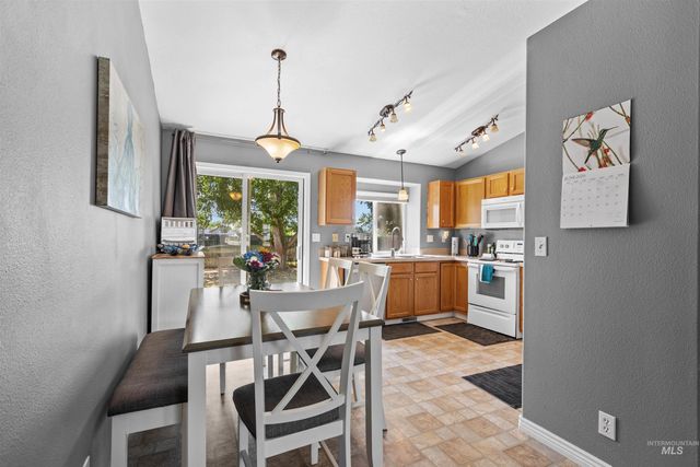 2599 N Old Stone Way, Meridian, ID 83646