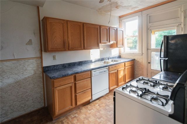 2292 Valera Ave, Mt Oliver, PA 15210