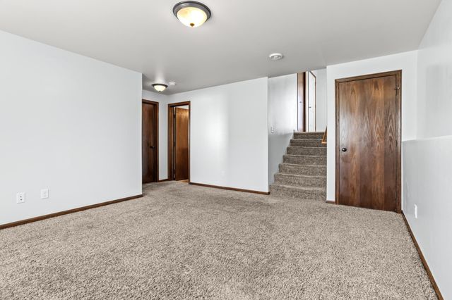 5926 56th Avenue S, Fargo, ND 58104