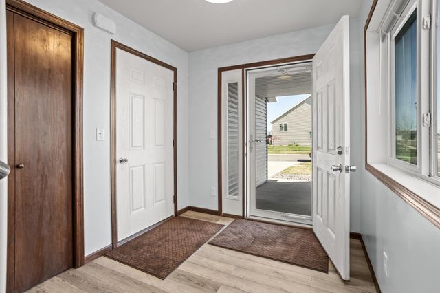 5926 56th Avenue S, Fargo, ND 58104