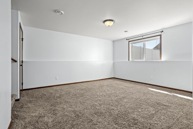5926 56th Avenue S, Fargo, ND 58104