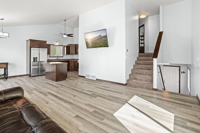 5926 56th Avenue S, Fargo, ND 58104