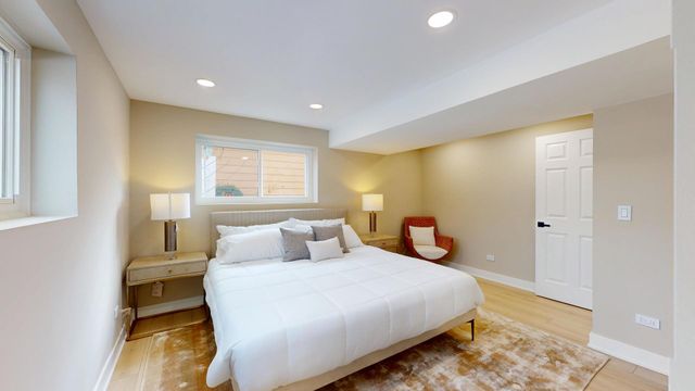 907 W North Avenue, Lake Bluff, IL 60044