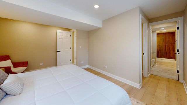 907 W North Avenue, Lake Bluff, IL 60044