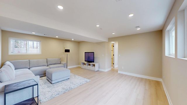 907 W North Avenue, Lake Bluff, IL 60044