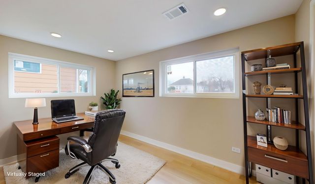 907 W North Avenue, Lake Bluff, IL 60044