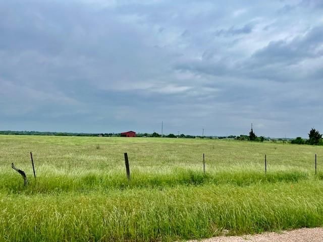 000 Prihoda Road, Willow Springs, TX 78940