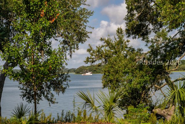 63 Skull Creek Dr Apt 104, Hilton Head Island, SC 29926