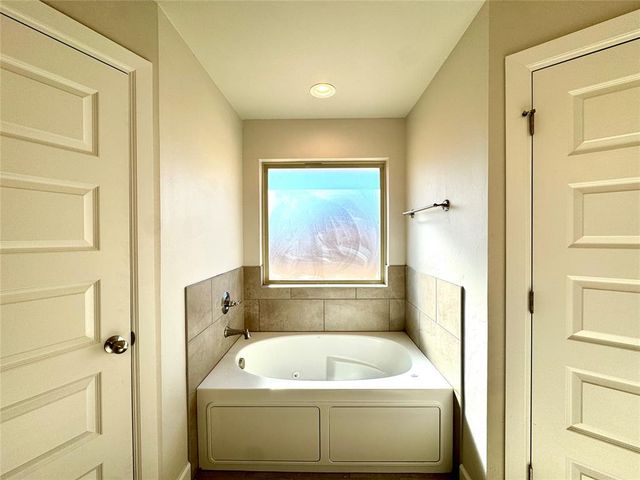 9336 NW 143rd Street, Yukon, OK 73099