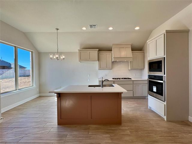 9336 NW 143rd Street, Yukon, OK 73099