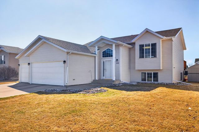 3520 Eagle Run Drive, West Fargo, ND 58078
