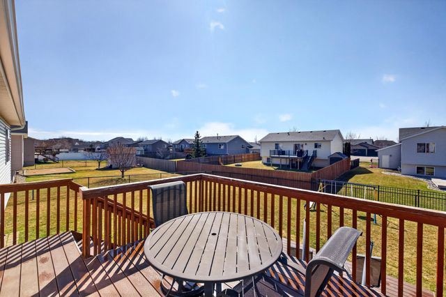 3520 Eagle Run Drive, West Fargo, ND 58078