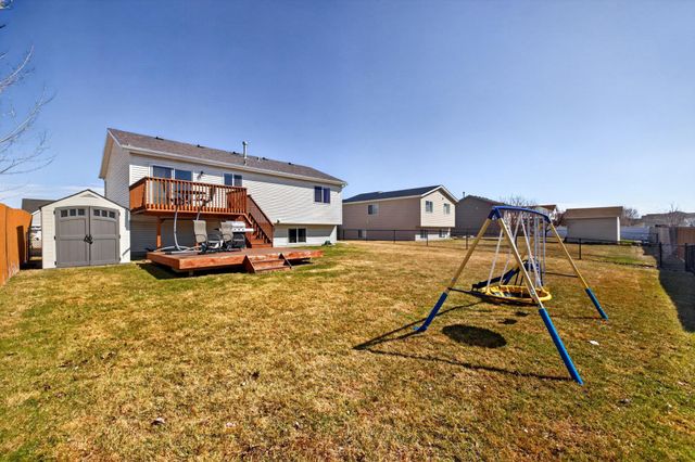 3520 Eagle Run Drive, West Fargo, ND 58078