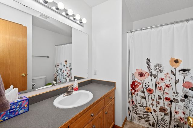 3520 Eagle Run Drive, West Fargo, ND 58078