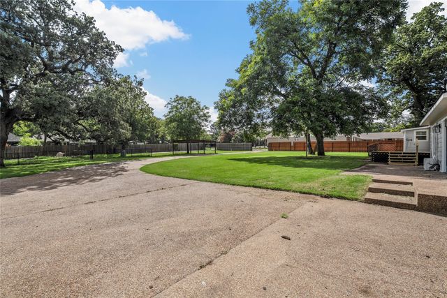 101 N Old Robinson Road, Robinson, TX 76706