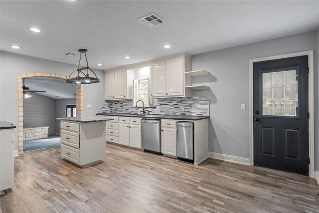 101 N Old Robinson Road, Robinson, TX 76706