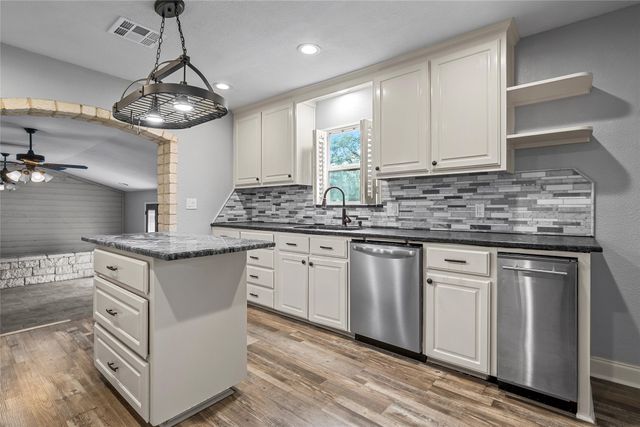 101 N Old Robinson Road, Robinson, TX 76706