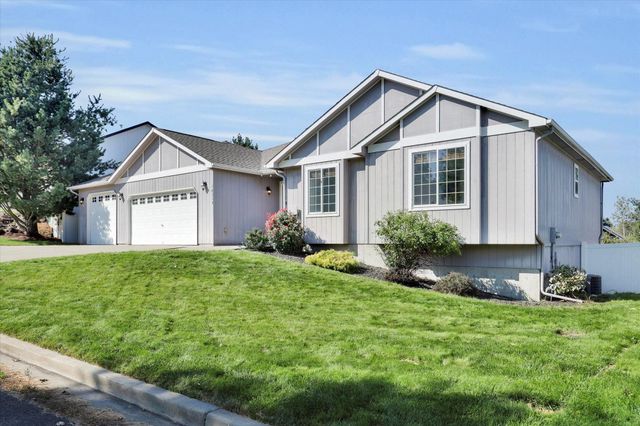 18215 E Crescent Dr, Greenacres, WA 99016
