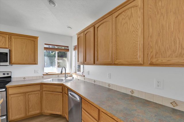 18215 E Crescent Dr, Greenacres, WA 99016