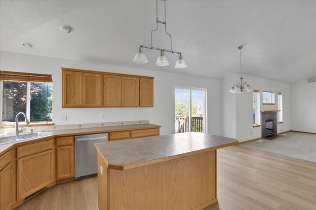18215 E Crescent Dr, Greenacres, WA 99016