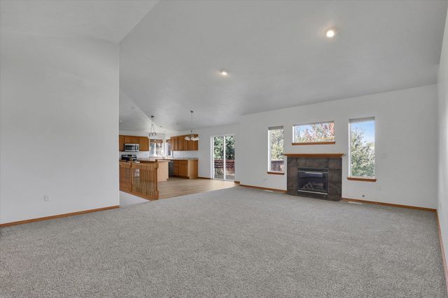 18215 E Crescent Dr, Greenacres, WA 99016