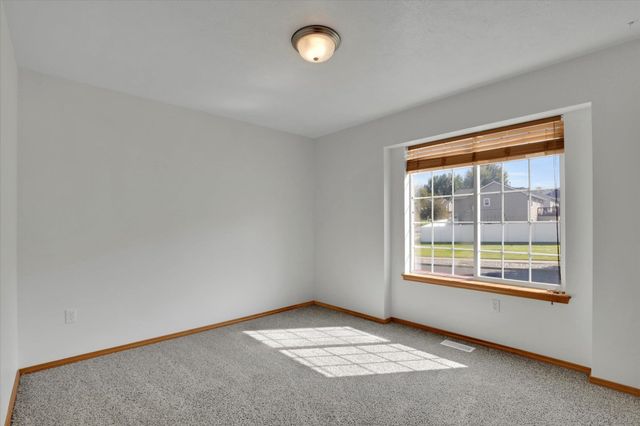 18215 E Crescent Dr, Greenacres, WA 99016