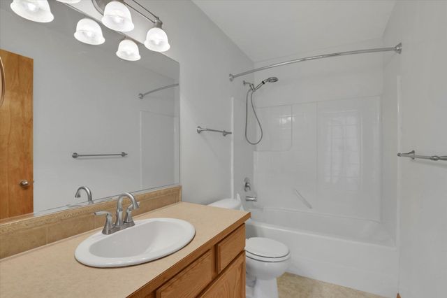 18215 E Crescent Dr, Greenacres, WA 99016