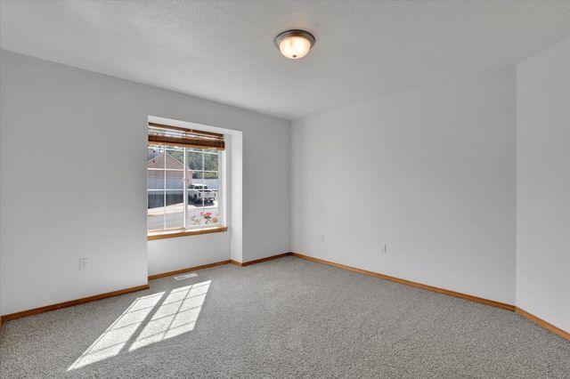 18215 E Crescent Dr, Greenacres, WA 99016