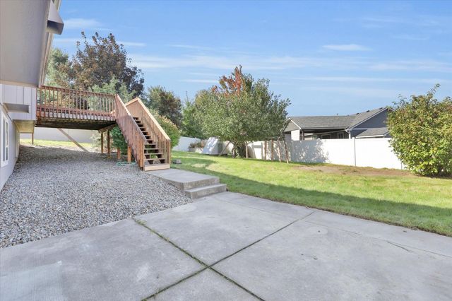 18215 E Crescent Dr, Greenacres, WA 99016