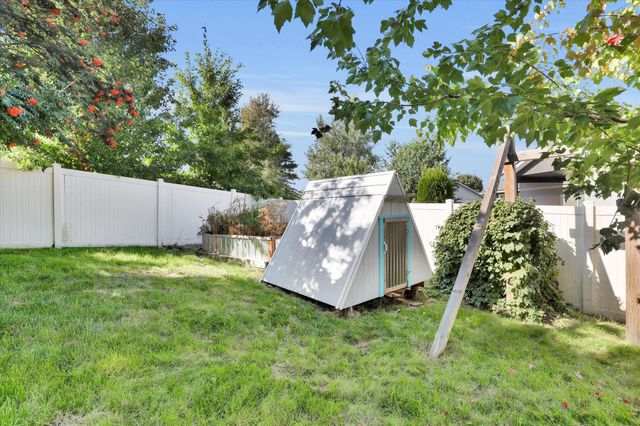 18215 E Crescent Dr, Greenacres, WA 99016
