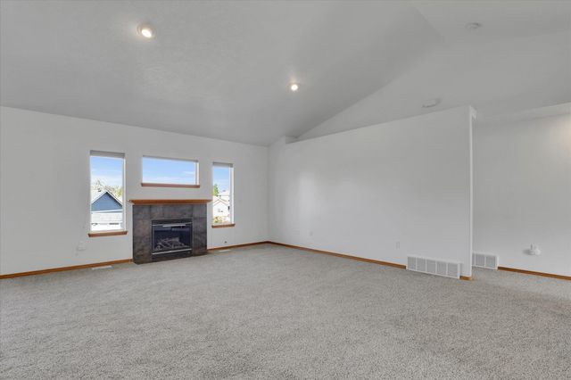 18215 E Crescent Dr, Greenacres, WA 99016