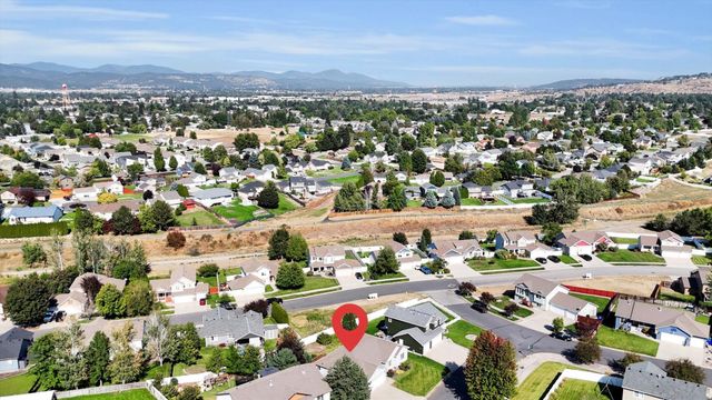 18215 E Crescent Dr, Greenacres, WA 99016