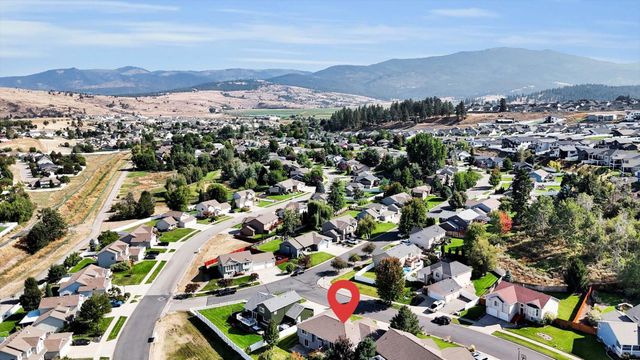 18215 E Crescent Dr, Greenacres, WA 99016