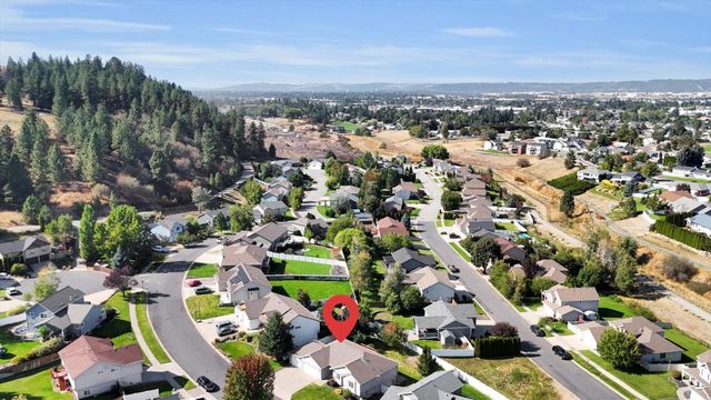 18215 E Crescent Dr, Greenacres, WA 99016
