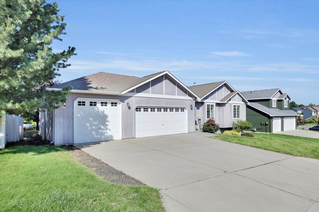 18215 E Crescent Dr, Greenacres, WA 99016