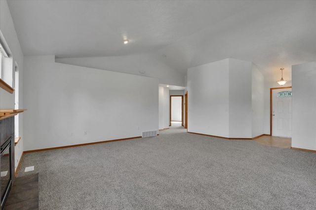 18215 E Crescent Dr, Greenacres, WA 99016