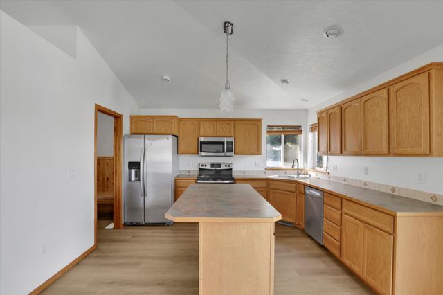 18215 E Crescent Dr, Greenacres, WA 99016