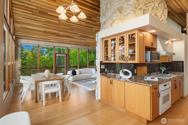 7931 E Mercer Way, Mercer Island, WA 98040