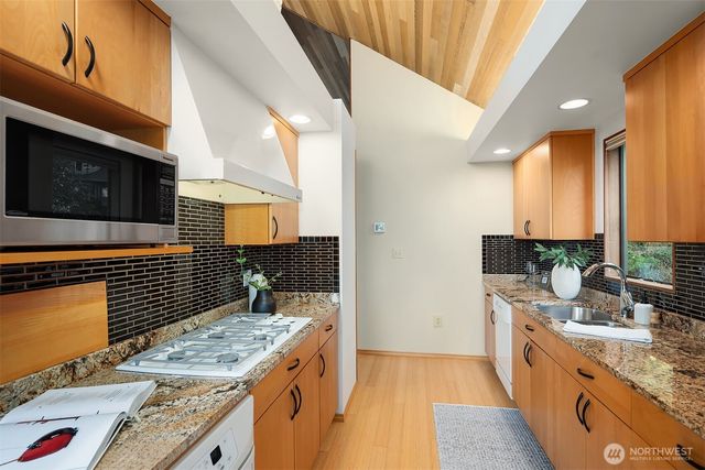 7931 E Mercer Way, Mercer Island, WA 98040