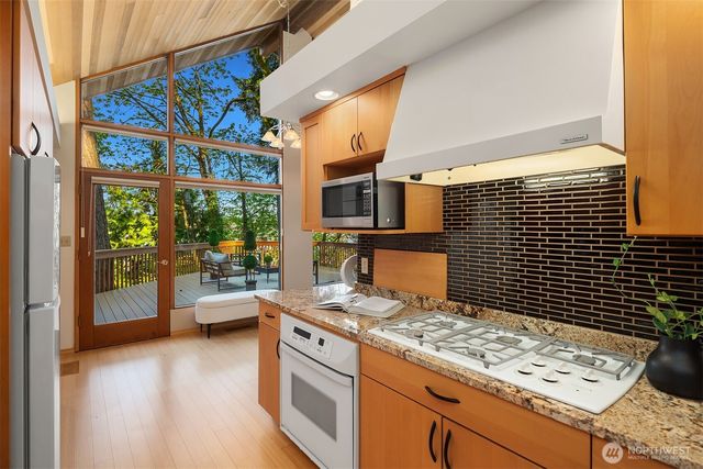 7931 E Mercer Way, Mercer Island, WA 98040