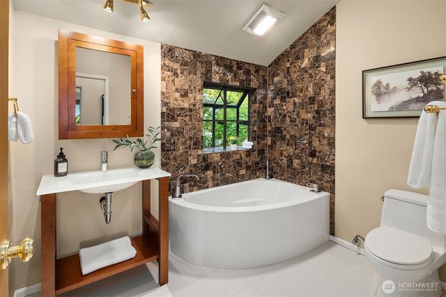 7931 E Mercer Way, Mercer Island, WA 98040