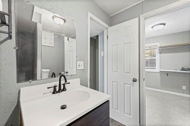 6302 E 102nd Street, Kansas City, MO 64134