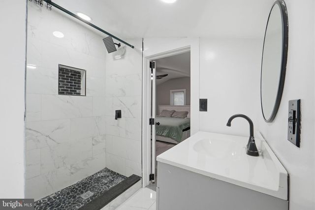 5906 BERWYN RD, College Park, MD 20740